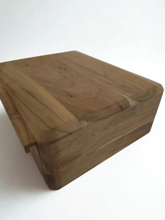 Wisząca szafka nocna z drewna akacjowego Nordilan (40x30 cm) pęknięcie