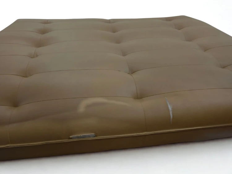 Sofa rozkładana 3-osobowa tapicerowana Mati uszkodzenie