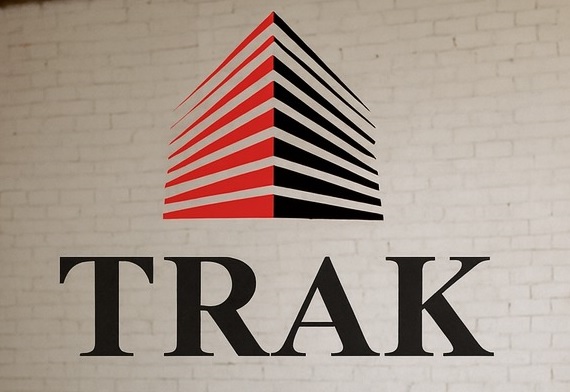 TRAK outlet meblowy logo